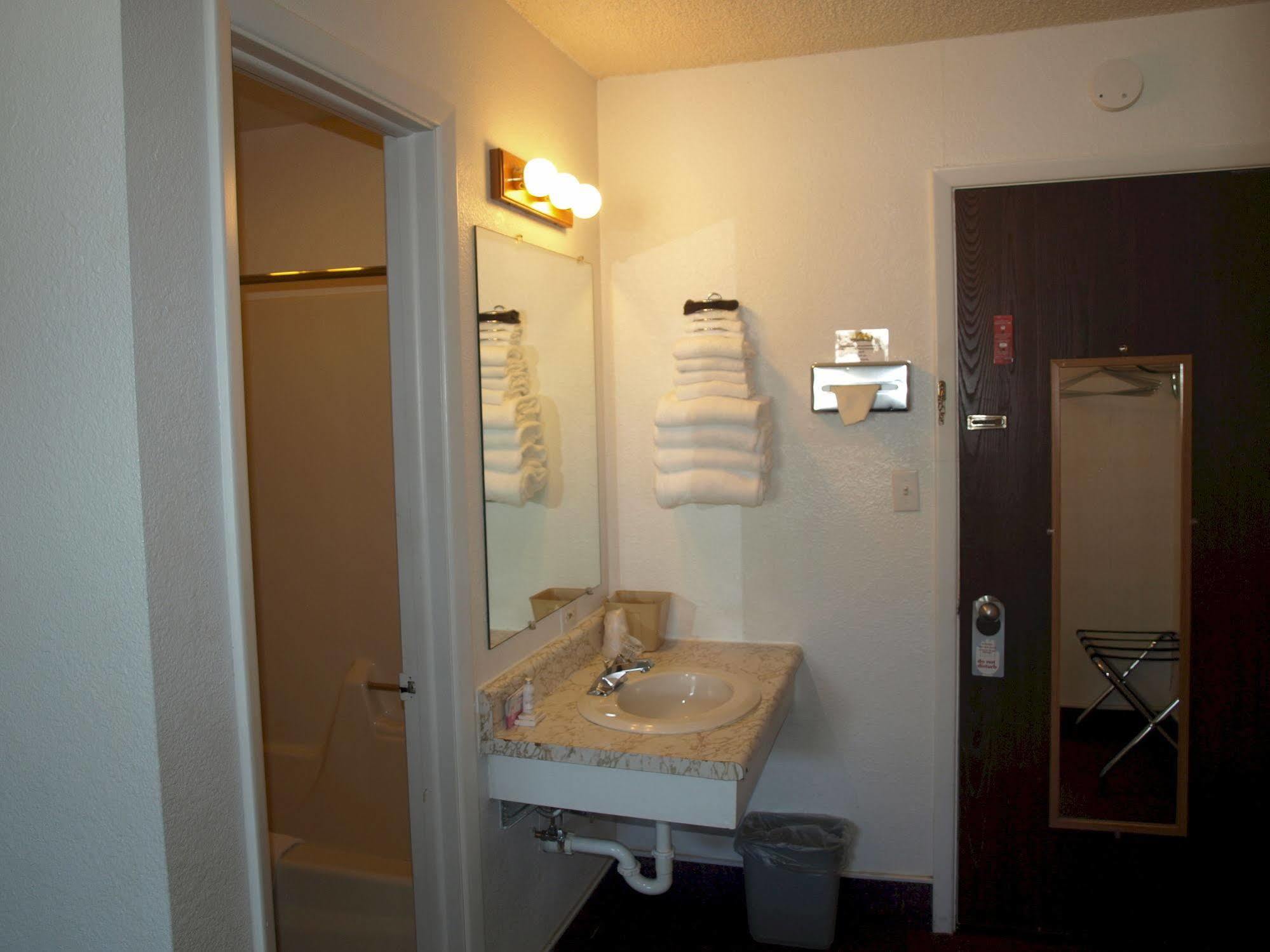 Yellowstone River Inn เกลนไดฟ์ ภายนอก รูปภาพ